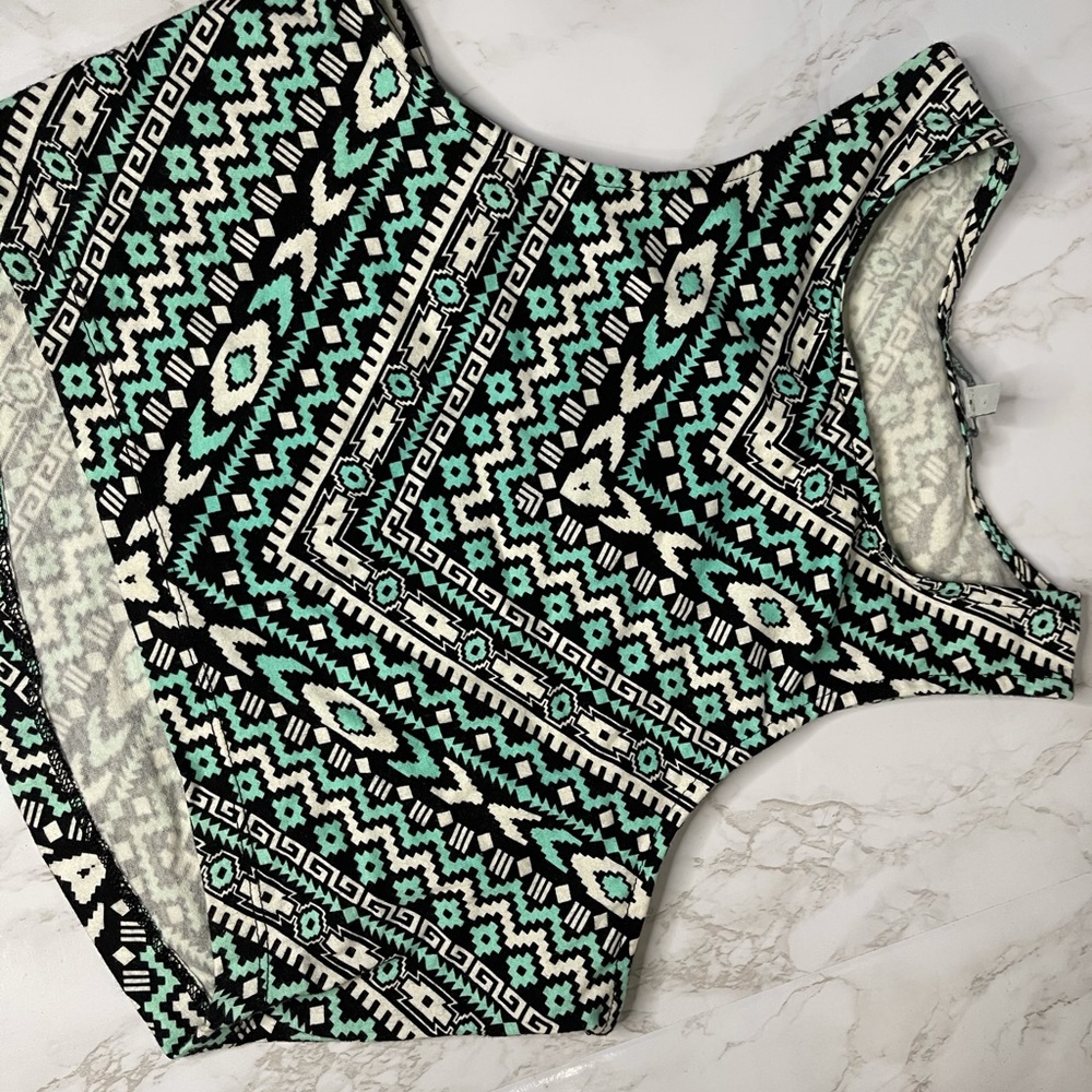 Crop top geometric shapes